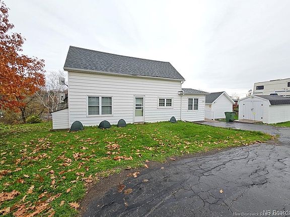 4th image of 258 Main St
