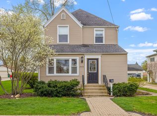 539 E 11th St, Lockport, IL 60441