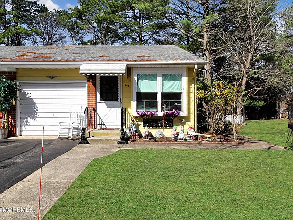 4th image of 74B Yorktowne Parkway
