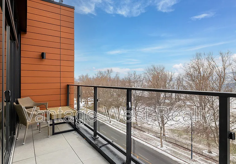 3389 Lakeshore Rd #516 — Photo 24