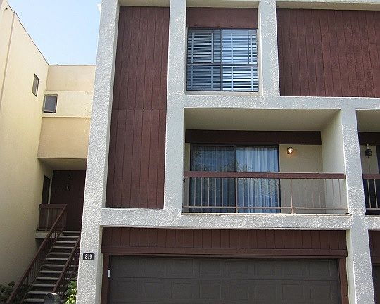 2nd image of 819 Temple Ter