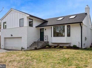 6008 Greentree Rd, Bethesda, MD 20817