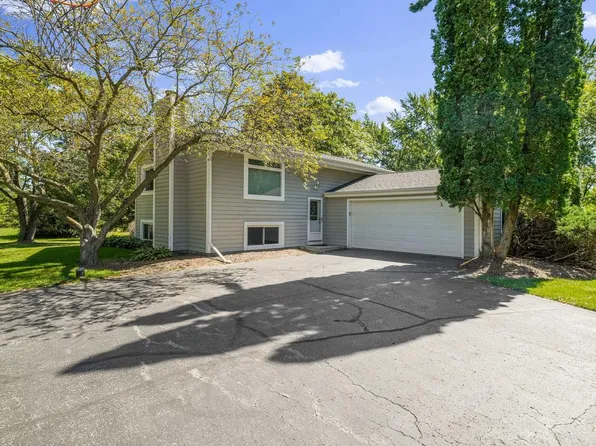 S87W27330 Ridgeway COURT, Mukwonago, WI 53149