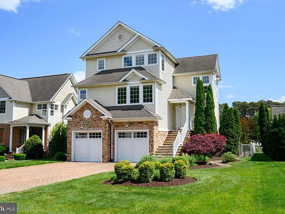 2nd image of 1719 Harbor Dr