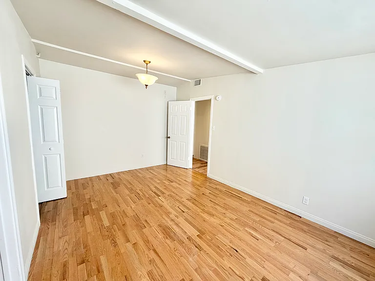 3774 La Crescenta Ave — Photo 19