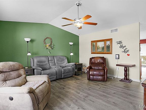 3rd image of 429 Audry Dr