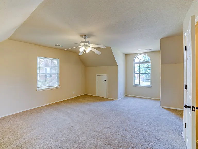 10119 S College Pl — Photo 13