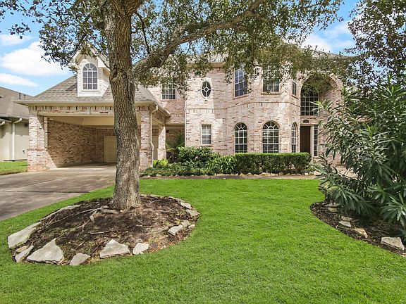 3rd image of 96 Palm Blvd