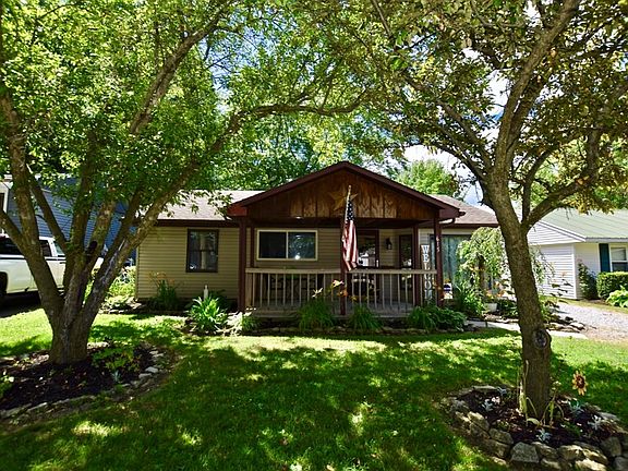 2nd image of 615 W Lawn Dr
