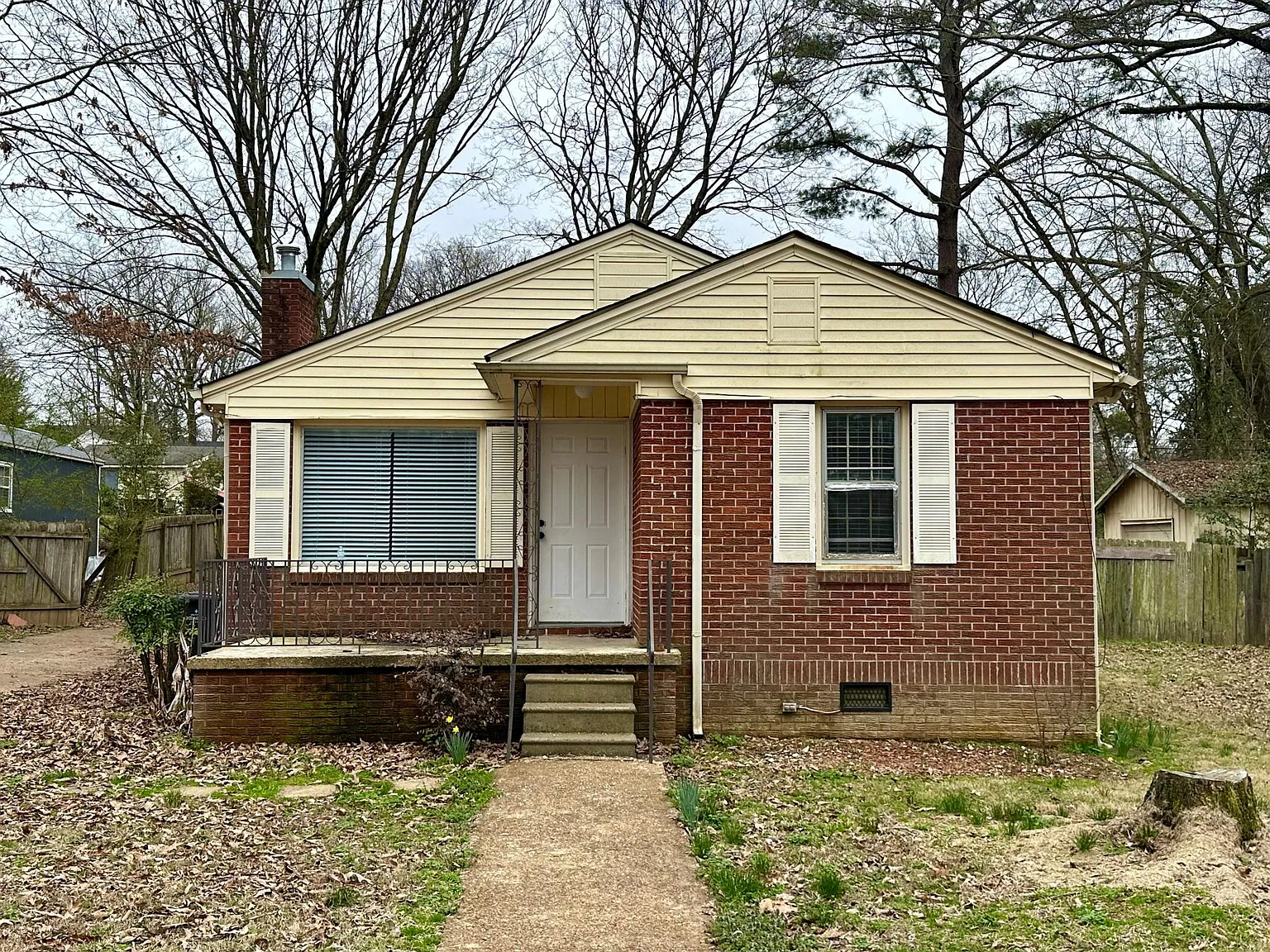3 bed, 988 sqft, $1,250 — Photo 1