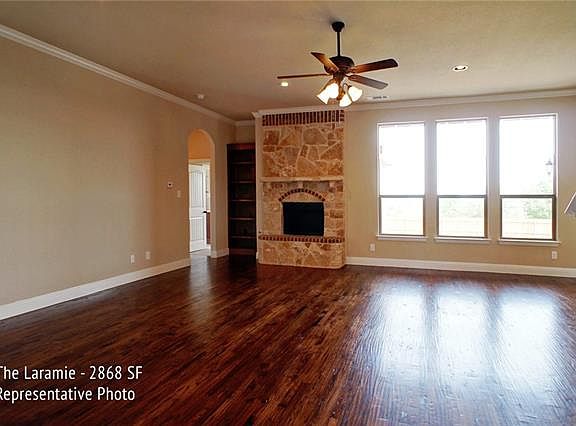 4th image of 1391 Valley Crest Dr