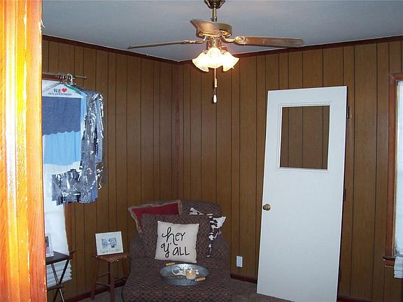 4th image of 307 Barton St