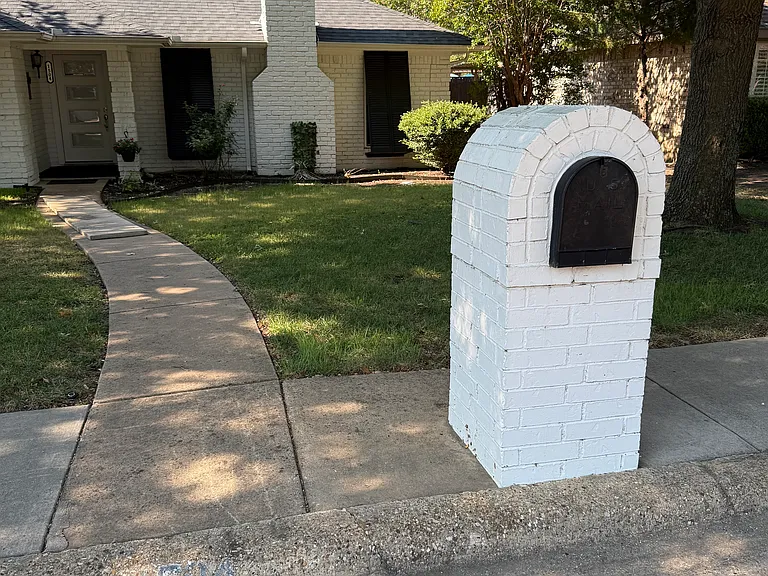 1504 Ridgewood Dr — Photo 2