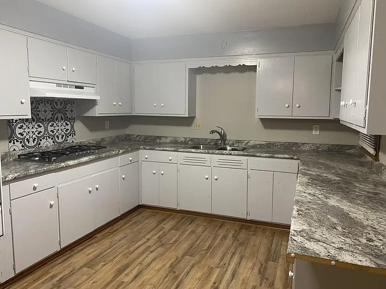 1207 Eastview Rd — Photo 14