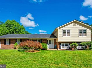2729 Clarkes Landing Dr, Oakton, VA 22124