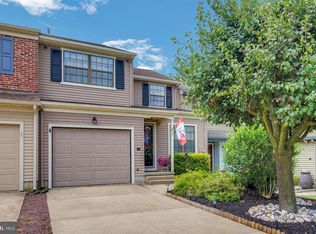 98 Farnwood Rd, Mount Laurel, NJ 08054