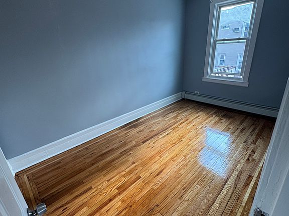 3rd image of 299 Hollywood Ave