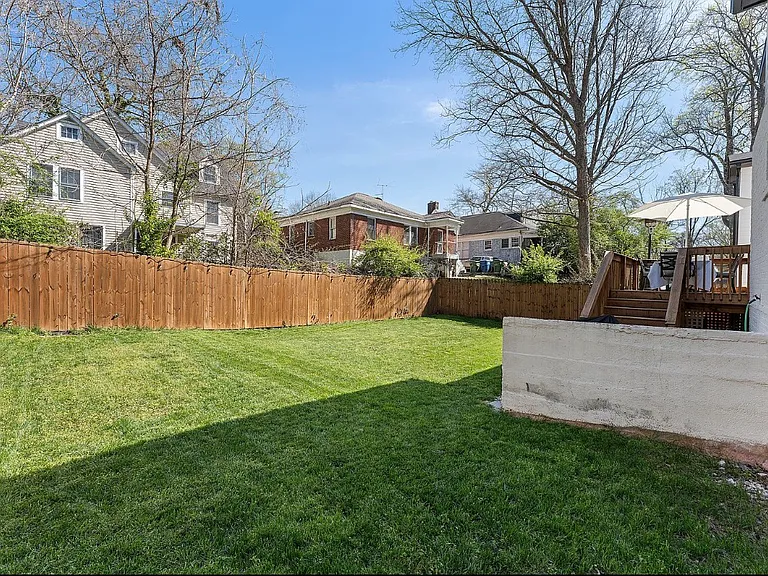 704 Rochelle Dr SW — Photo 25