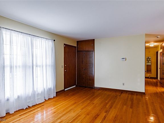 5th image of 630 Smithfield St