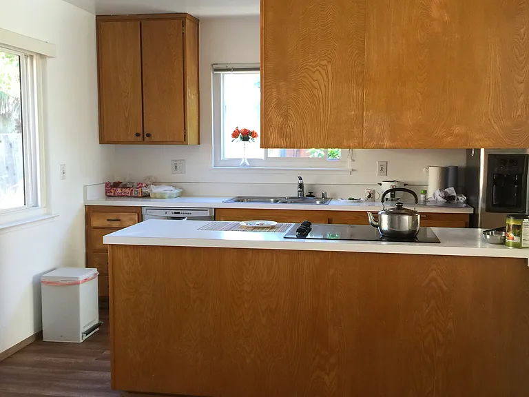 953 Henderson Ave — Photo 3