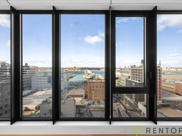 555 West 45th Street image 2 of 18