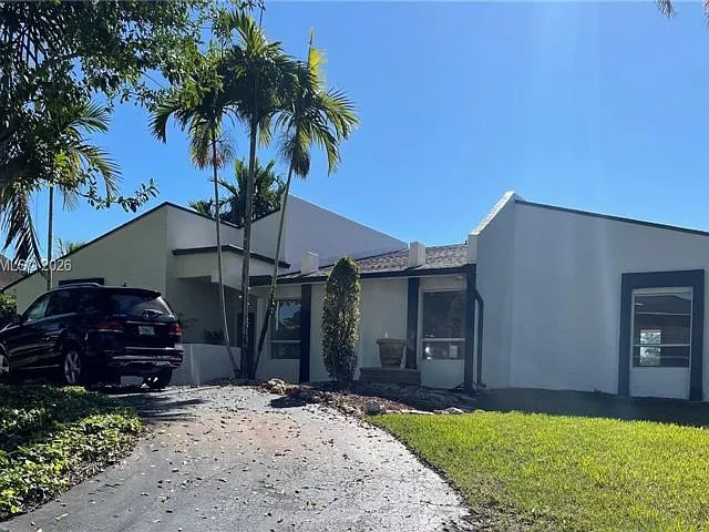 7940 SW 173rd Ter — Photo 1