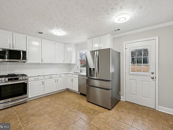 5th image of 14008 Giles St