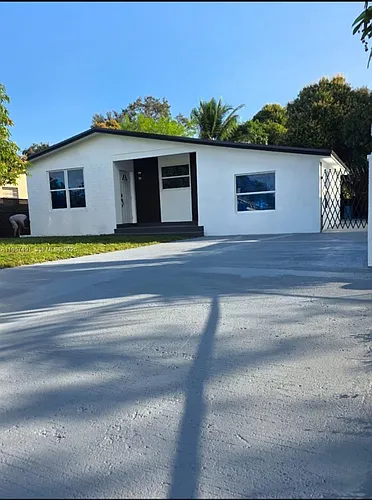 2600 NW 108th St Photo 1