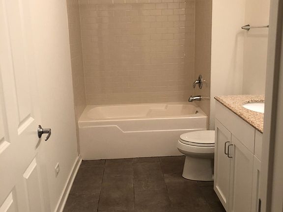 2nd image of 915 S Lytle St APT 201