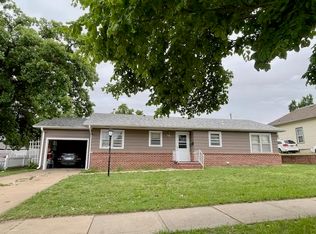 625 E 5th St, Russell, KS 67665