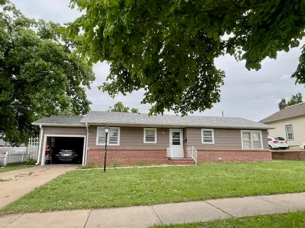 625 E 5th St, Russell, KS 67665
