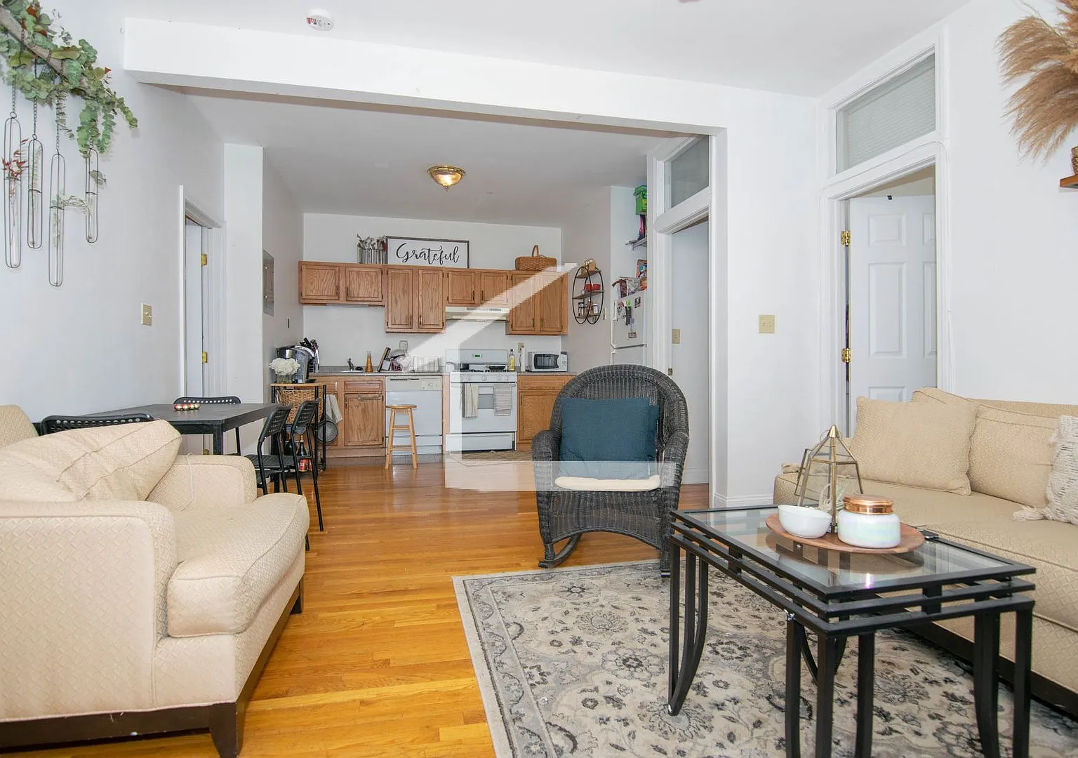 Great Value 4-bed, 1-bath w/ Heat/ Hot Water Included — Photo 2