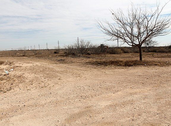 4th image of 1607 E Fm Road 1379