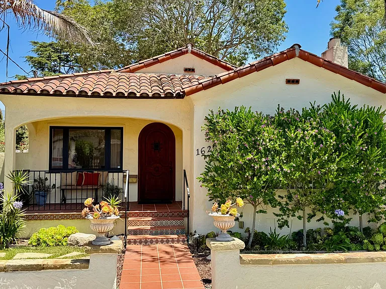 1622 Villa Ave — Photo 1