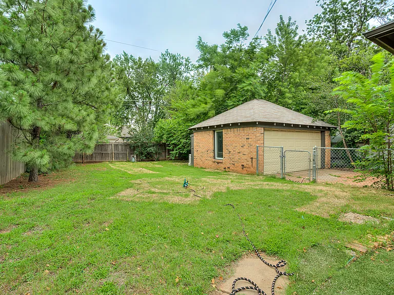 2421 NW 19th St — Photo 14