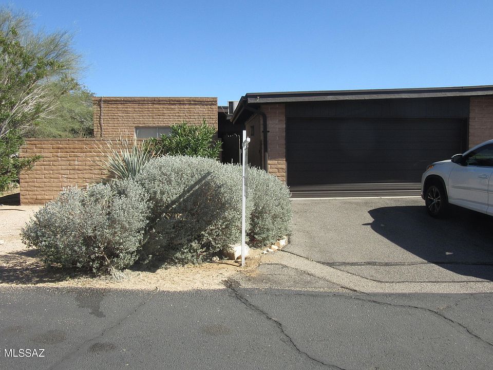 1st image of 17 E Mediterranean Dr