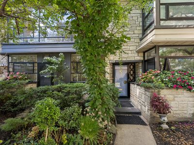 524 W Barry Ave, Chicago, IL, 60657