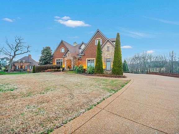 2nd image of 2513 Belle Brook Dr