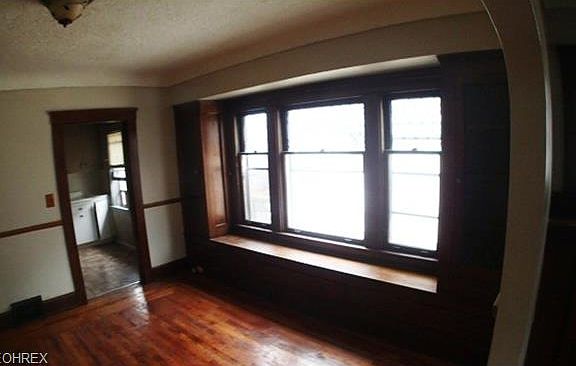 4th image of 10230 Joan Ave