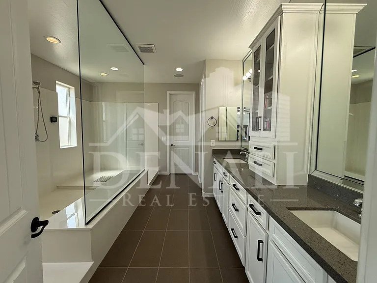 1729 W Myrna Ln — Photo 17