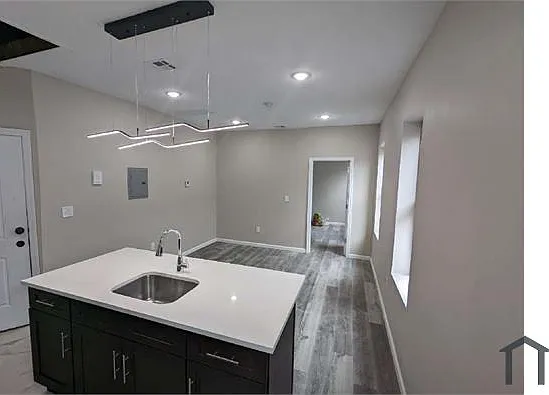 2 bed, $1,995 — Photo 4