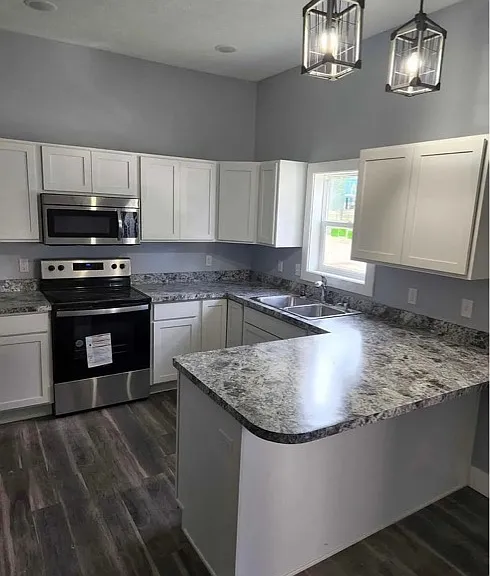 241 N Clinton St — Photo 3