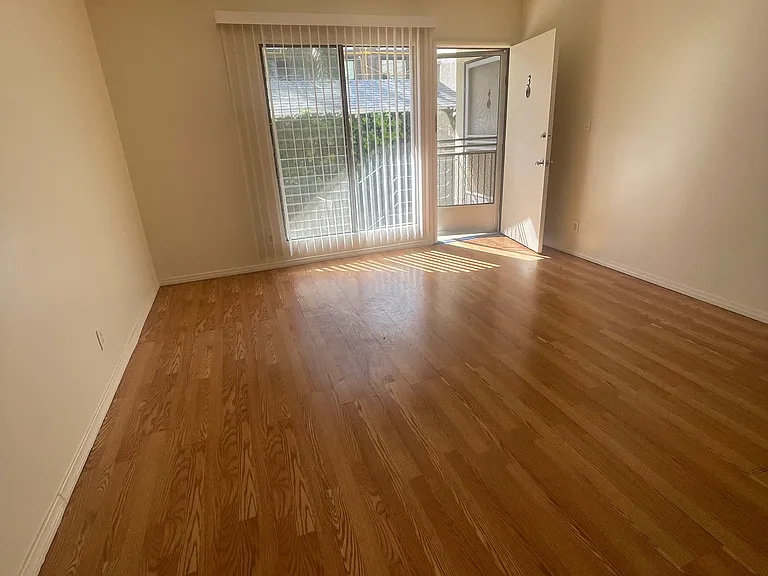 1607 N Harvard Blvd #3 — Photo 4