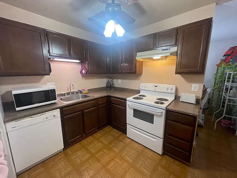 613 Center St — Photo 51