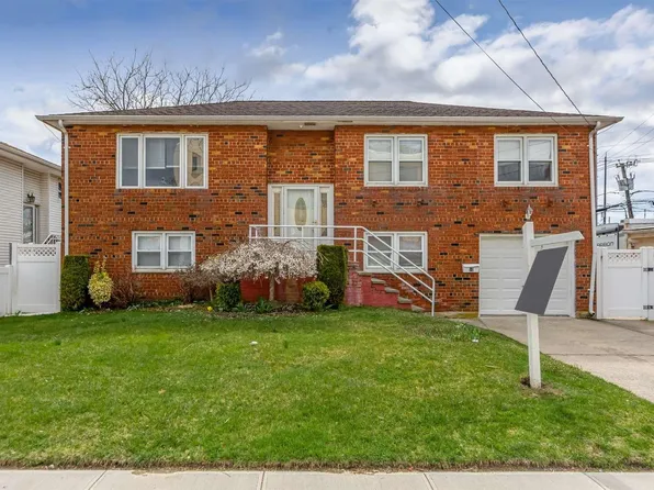 10 Carolina Avenue, Island Park, NY 11558