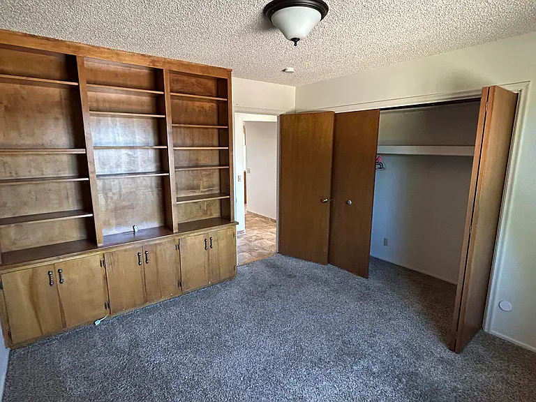 620 E 37th Pl — Photo 7