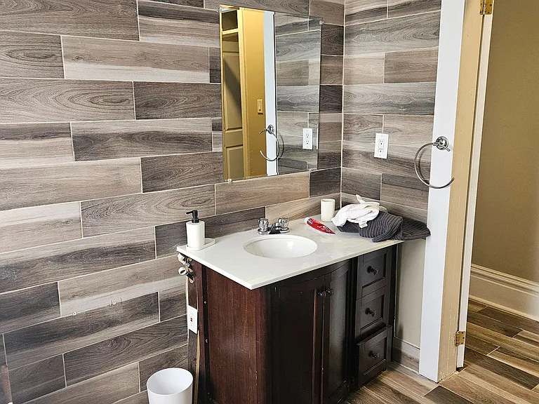 199 Catharine St N #3 — Photo 11