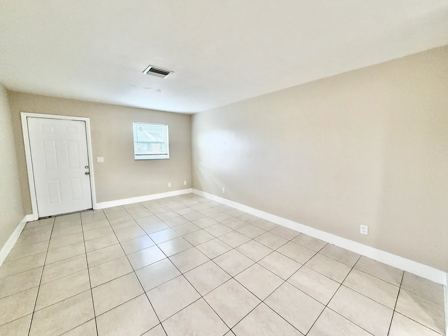Sunshine Apartments — Photo 4