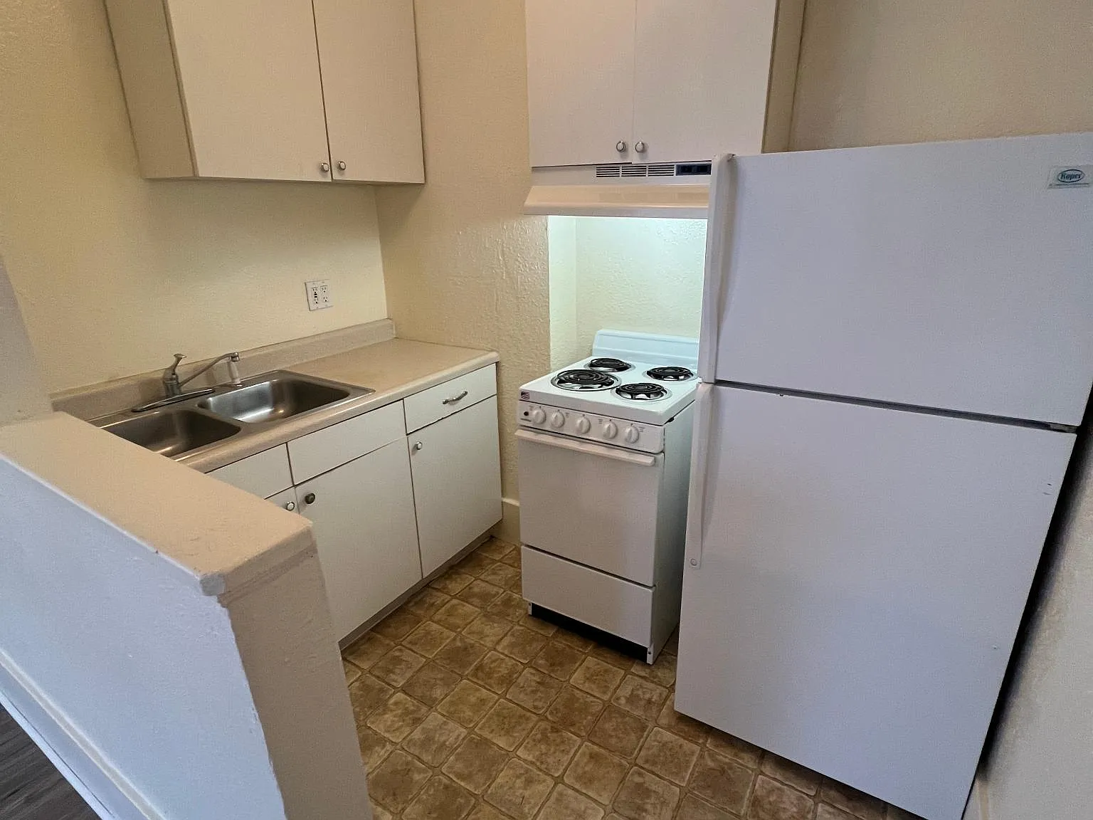 Studio, 400 sqft, $950 — Photo 2