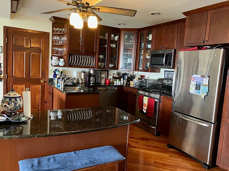 624 Bay Rd — Photo 4